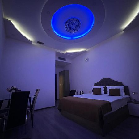 Hotel Fleur Yerevan Bagian luar foto