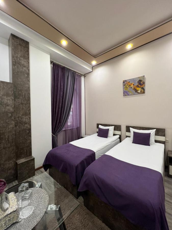 Hotel Fleur Yerevan Bagian luar foto