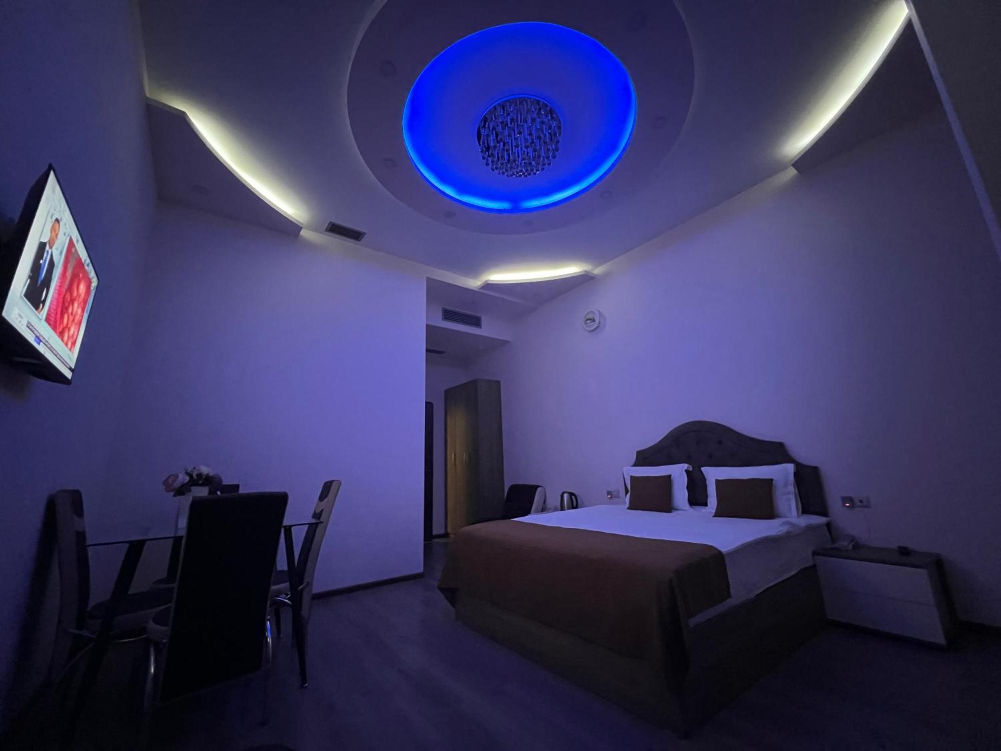 Hotel Fleur Yerevan Bagian luar foto