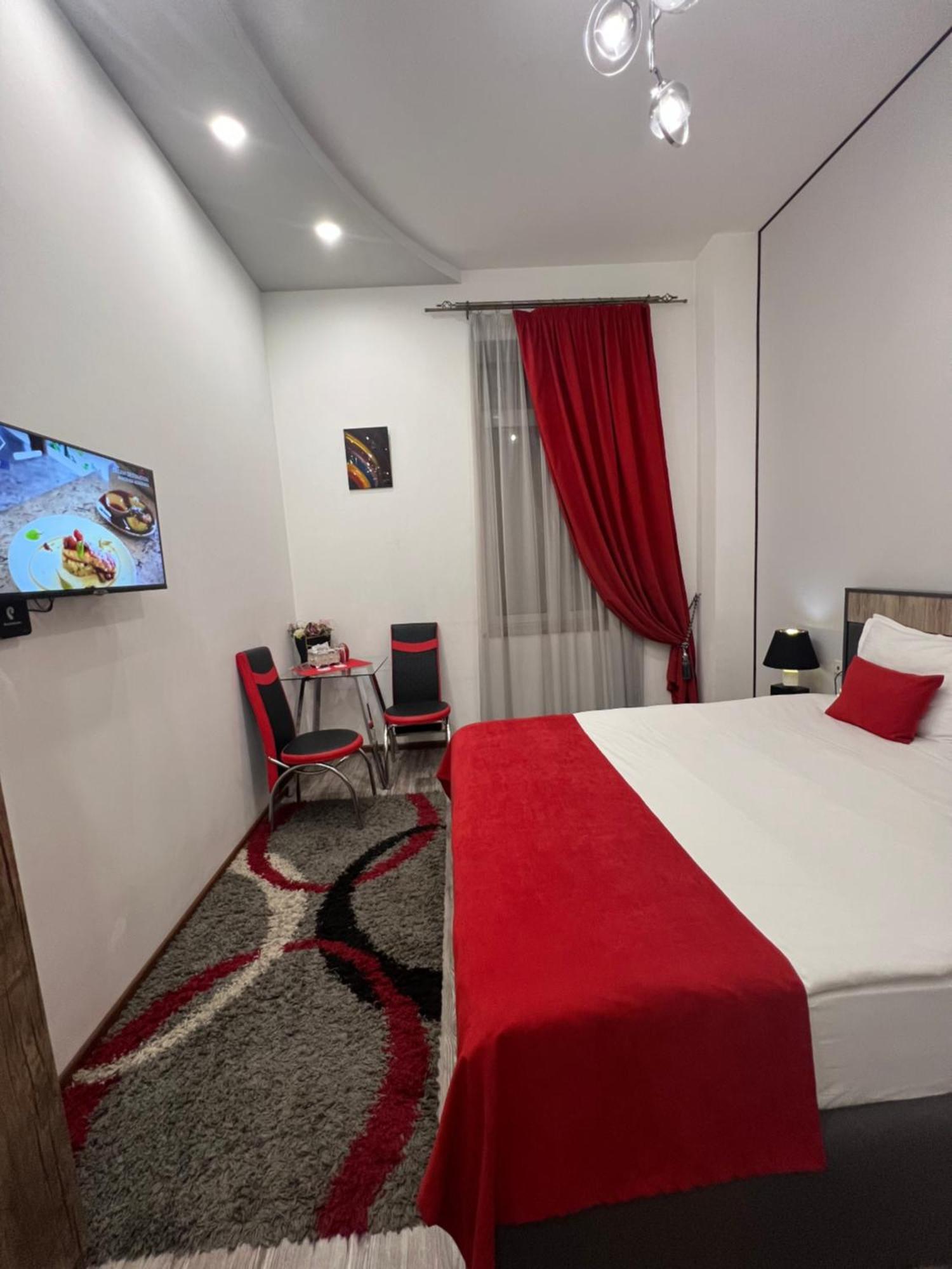 Hotel Fleur Yerevan Bagian luar foto