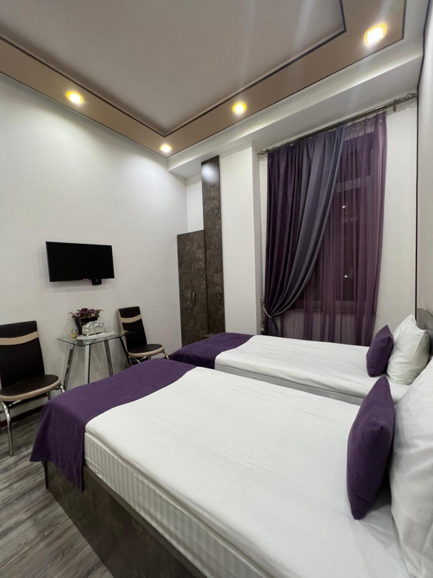 Hotel Fleur Yerevan Bagian luar foto